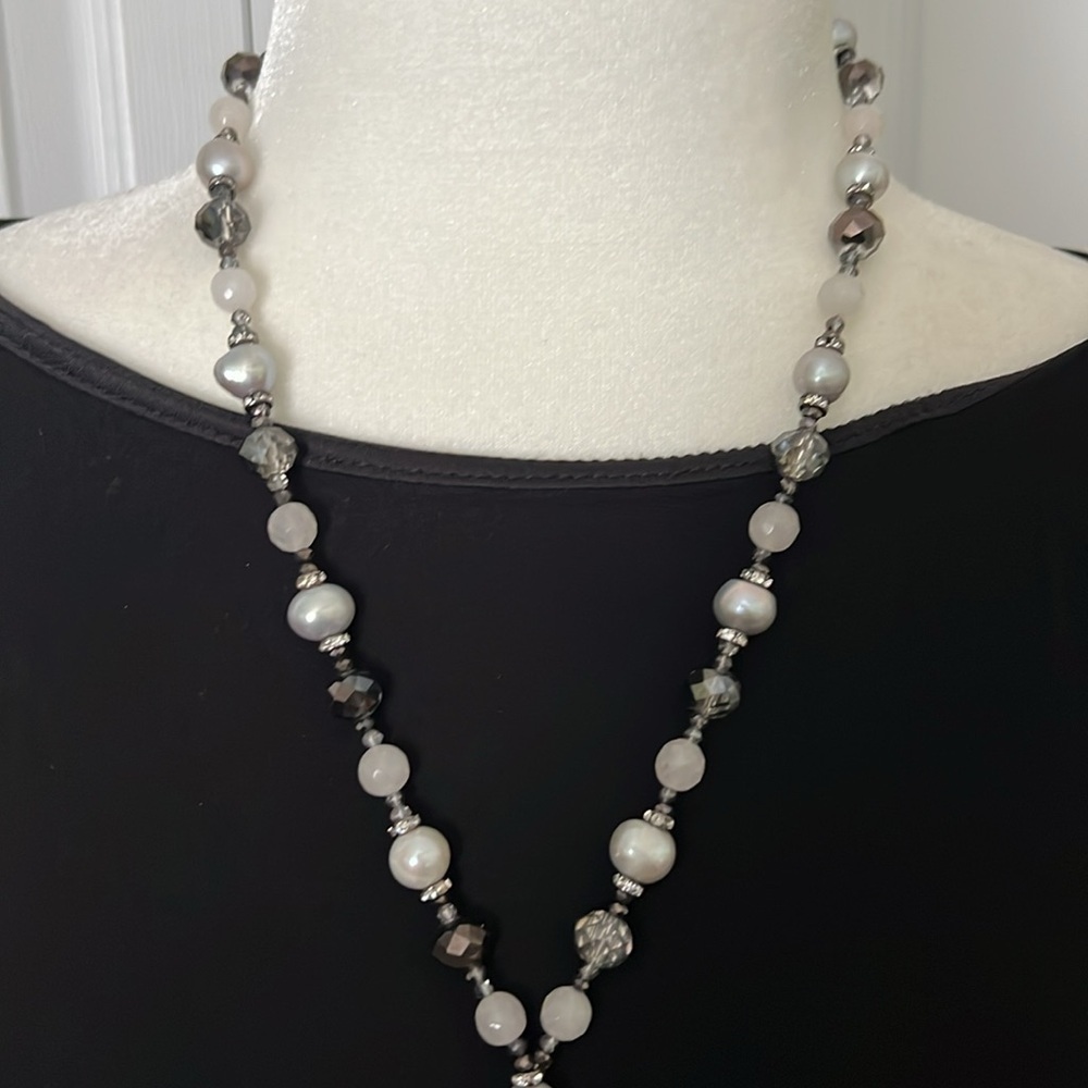 WHBM Beaded necklace- NWOT - Picture 4 of 9